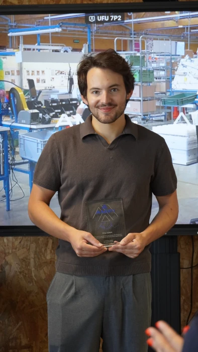 Thaddée Caron avec son trophée Partenaire de l'Industrie Responsable